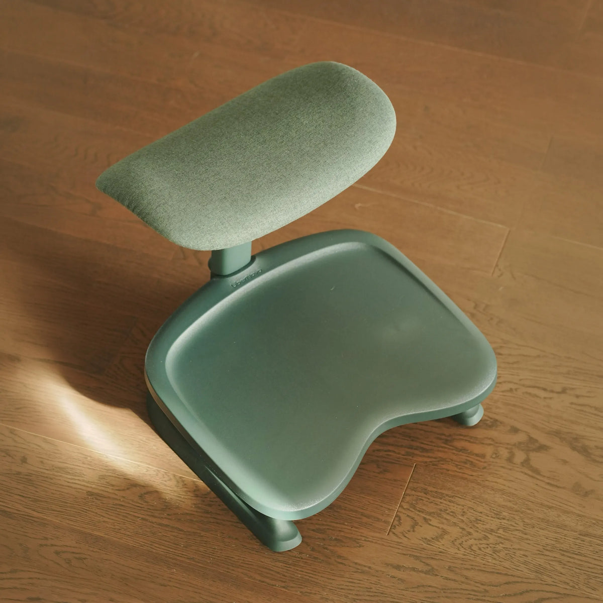 Green Footrest LiberNovo Omni StepSync with padded surface and curved shape by Libernovo