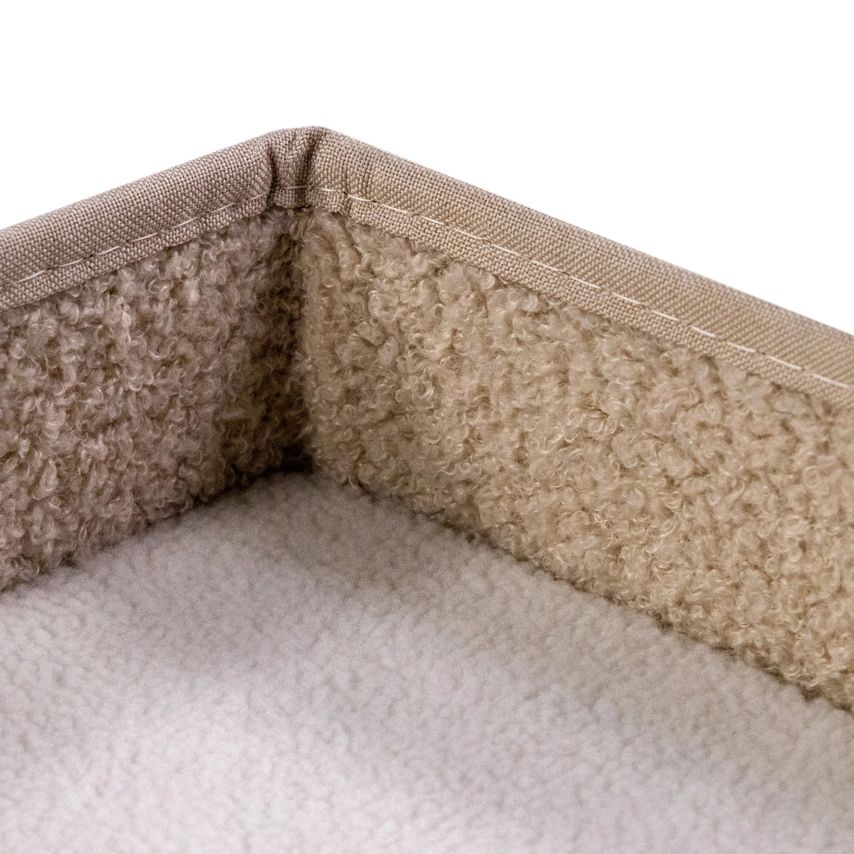 Beige, fluffy lining and reinforced seam of the Cat cave PAWY EB by hjh LIVING