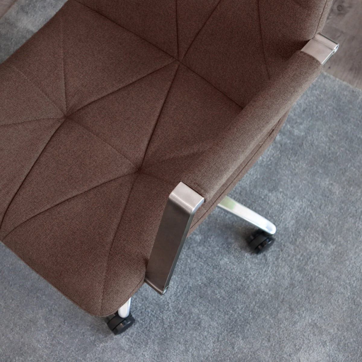 Medium brown fabric upholstery with quilting of the Home Office Chair SARANTO II by hjh OFFICE