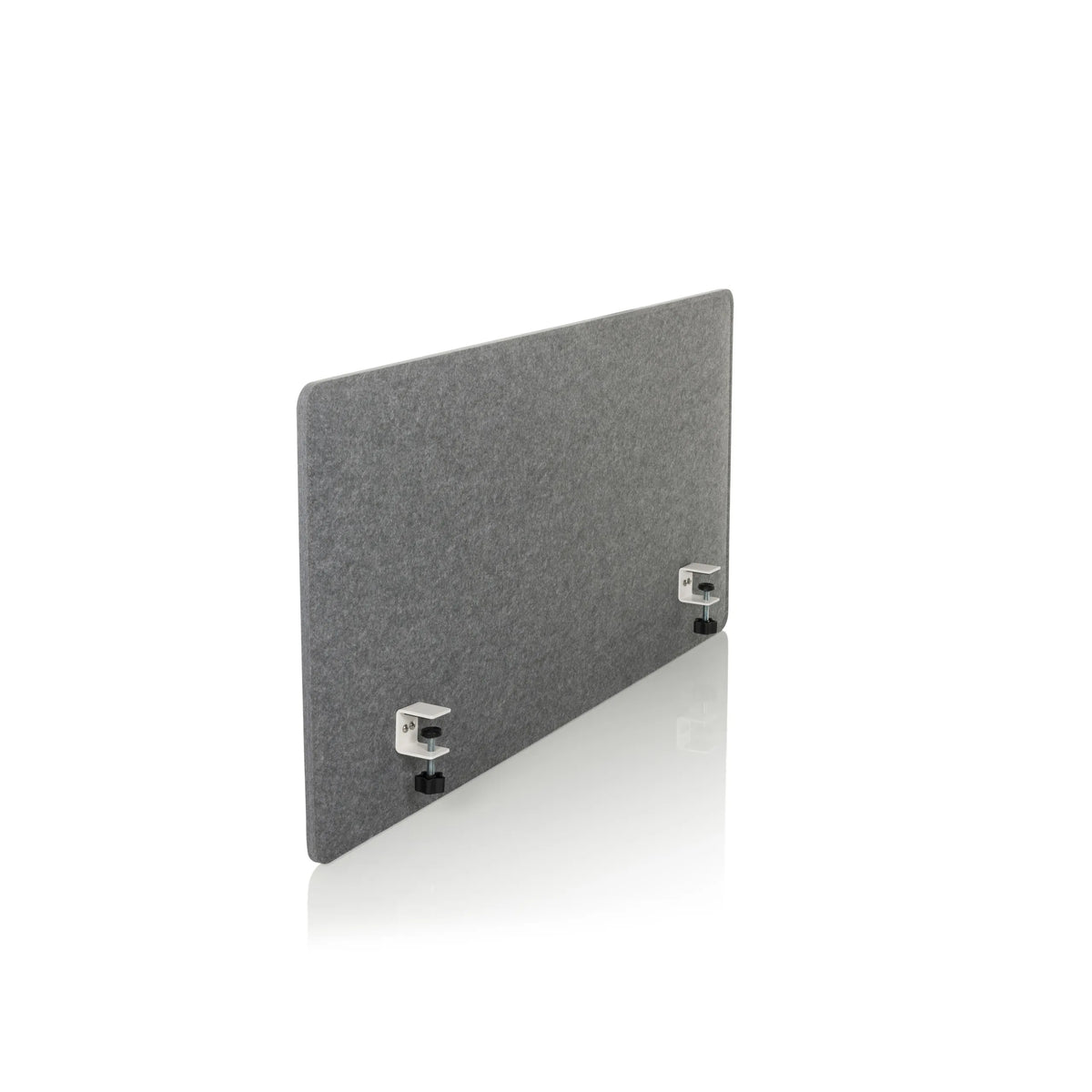 Graue Tischtrennwand FLEXMIUT 3D mit zwei Tischbefestigungen von hjh OFFICE – 360-Grad-Ansicht (schräge Frontansicht 63°)