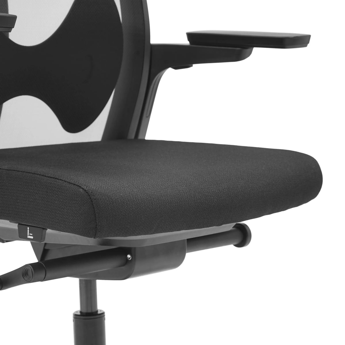 Black seat and armrest of the ARCEO B professional office chair by hjh OFFICE