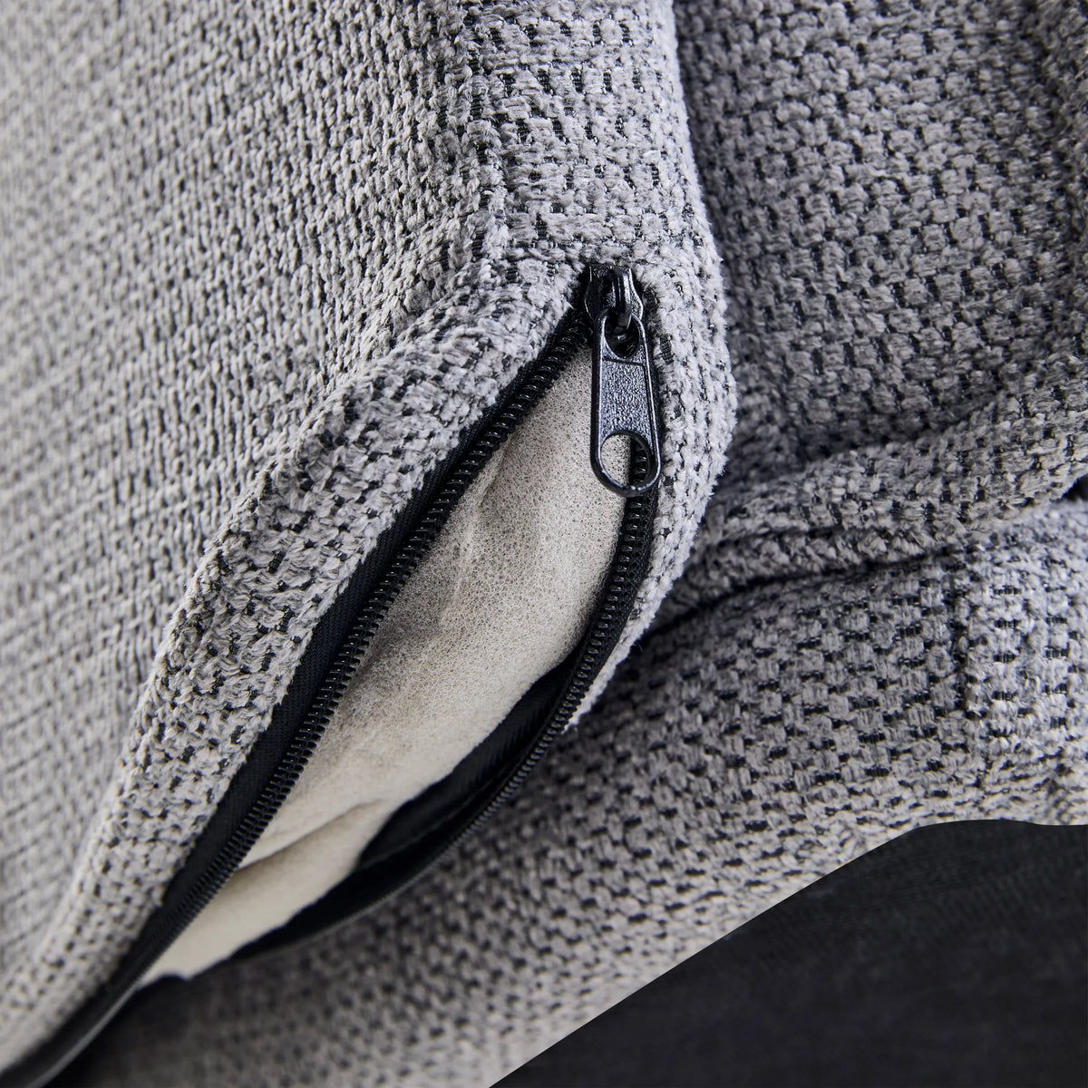 Zipper of the dark grey upholstery cover on the Lounge Chair Criss-Cross 20 by hjh LIVING