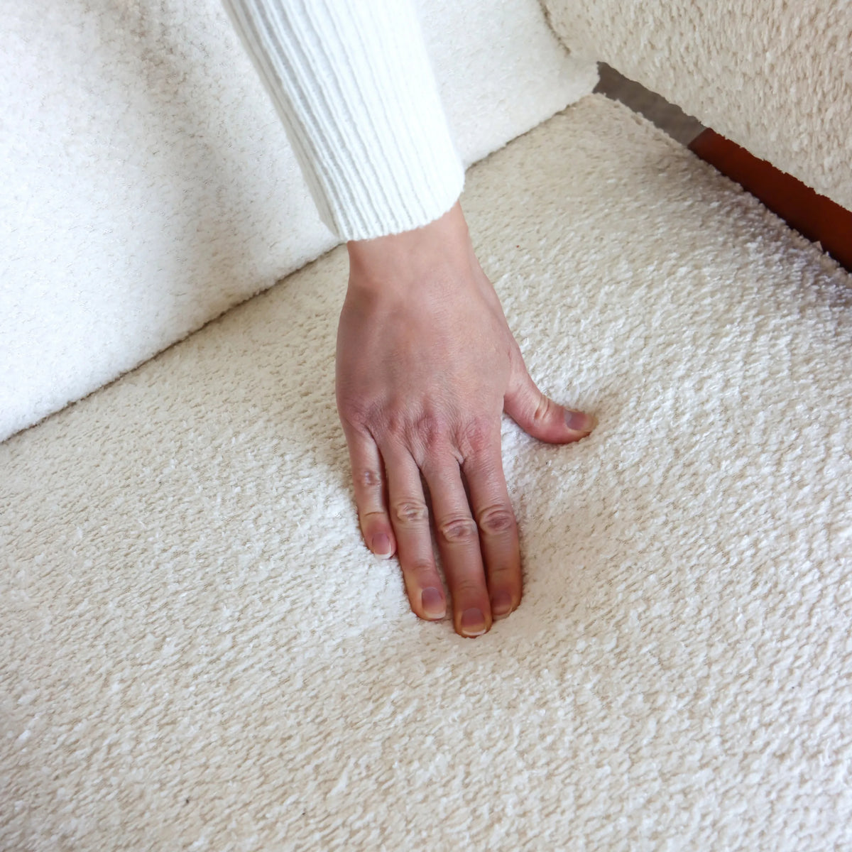 White textured fabric of the Lounge Chair POOLY by hjh LIVING