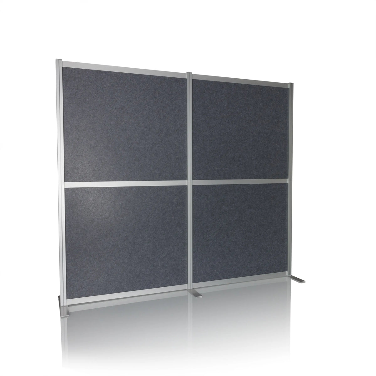 Graue Trennwand FLEXMIUT MODUL mit Aluminiumrahmen und Standfüßen von hjh OFFICE – 360-Grad-Ansicht (Frontansicht 15°)