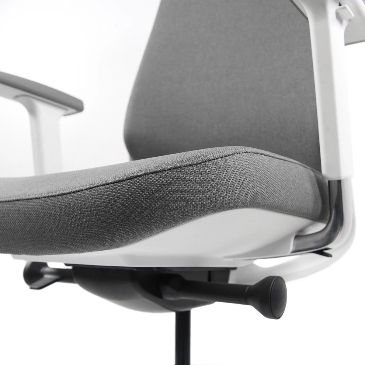Grey seat and backrest of the Professional Office Chair CHIARO T4 WHITE by hjh OFFICE