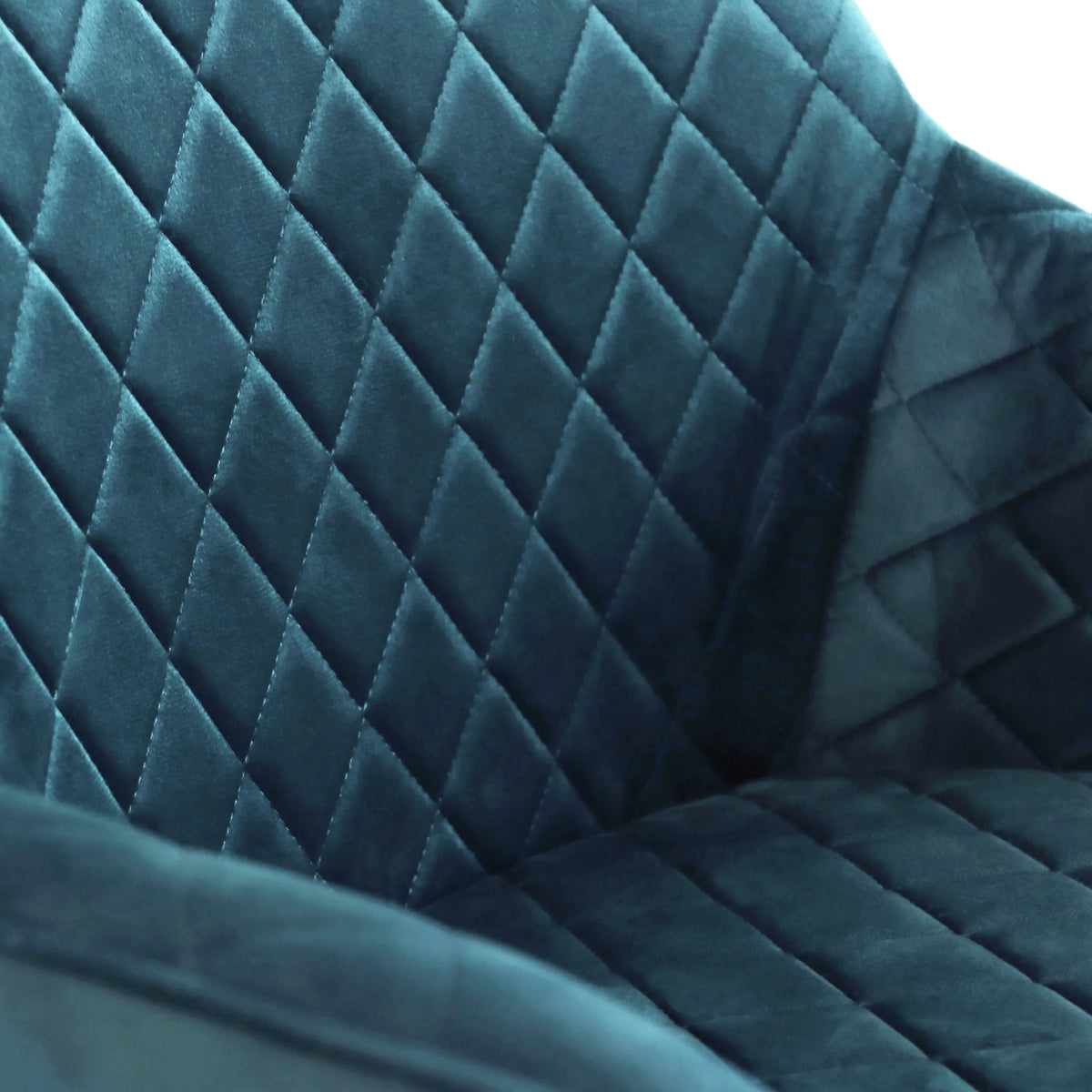 Blue-grey velvet cover with diamond stitching of the upholstered chair ELVERUM by hjh LIVING