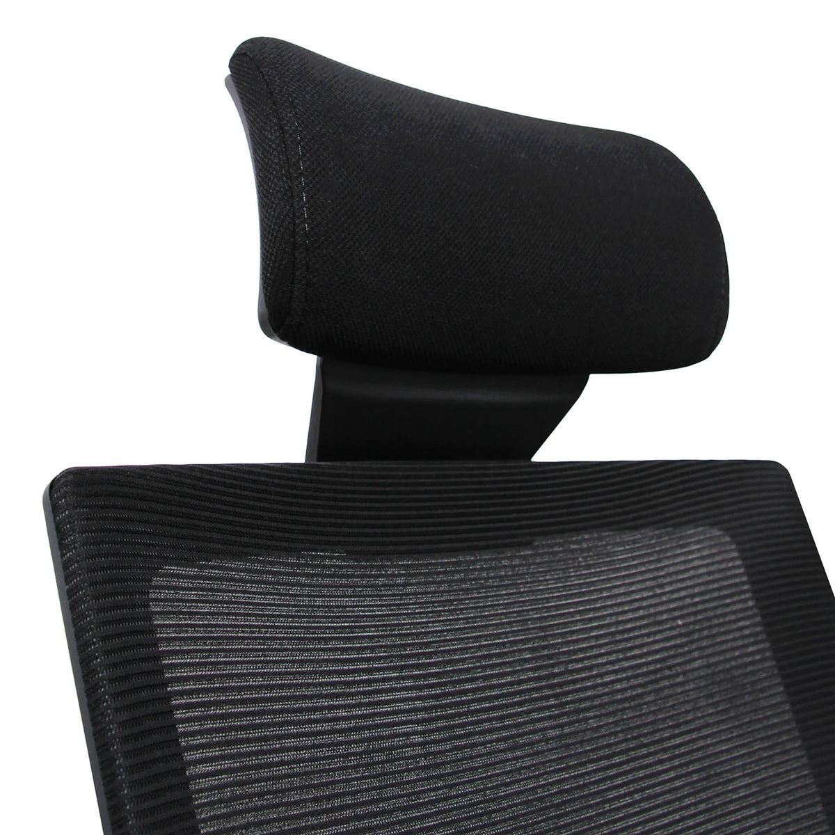 Headrest and backrest made of black mesh of the Professional Executive Chair CAPTIVA by hjh OFFICE