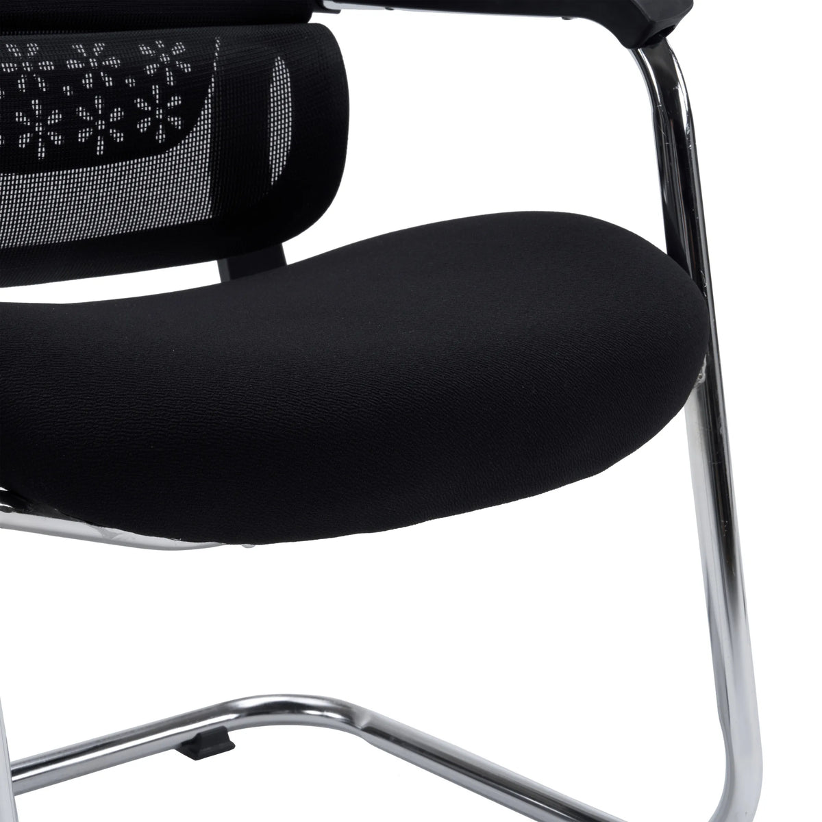 Black seat and chrome base of the Ergomy Meet cantilever chair by hjh OFFICE