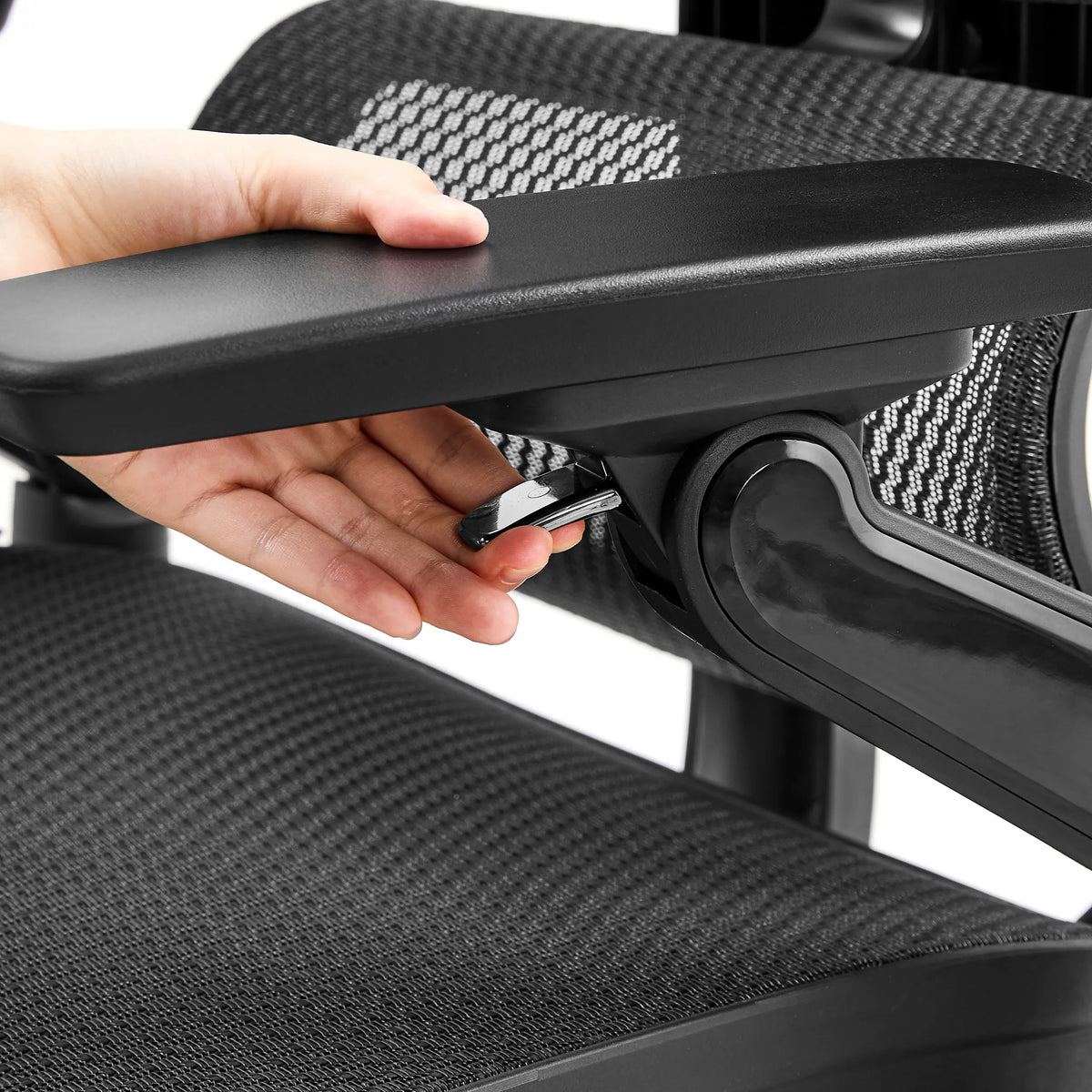 Adjustable armrest of the Ergo U2 Pro3 Professional Office Chair with height adjustment lever by hjh OFFICE