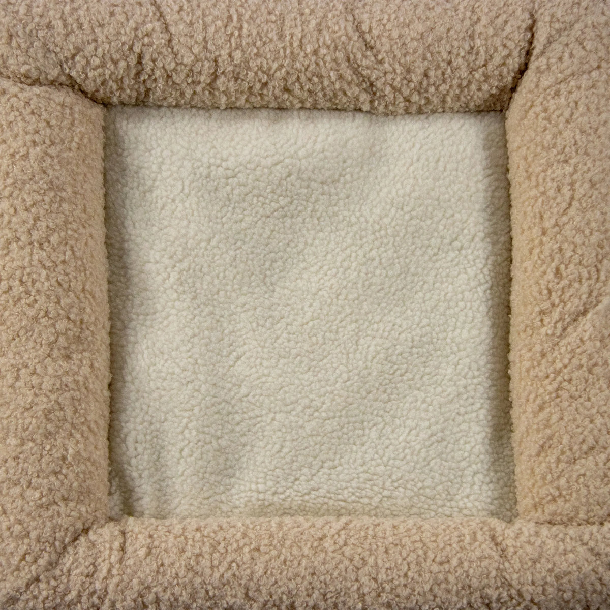Beiges Fleece-Material des Innenraums vom Katzenhaus PAWY ES von hjh LIVING