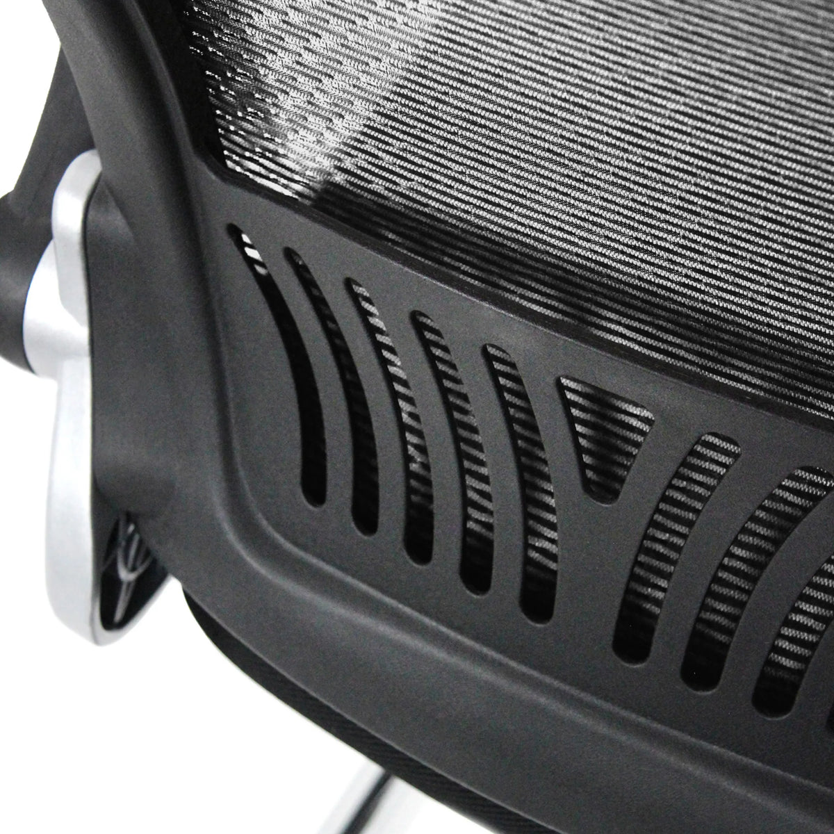 Schwarze Netzbespannung und Kunststoffrahmen des Freischwingers FLYER PRO V von hjh OFFICE