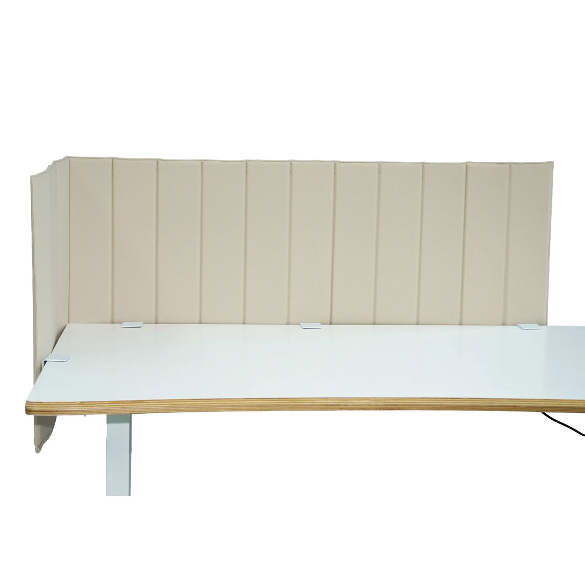 Beige Tischtrennwand FLEXMIUT ROLL mit vertikaler Steppung auf weißem Schreibtisch von hjh OFFICE