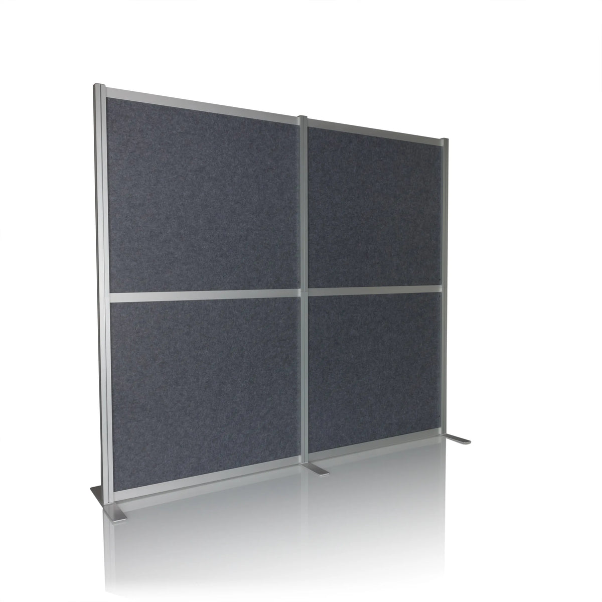Graue Trennwand FLEXMIUT MODUL mit Aluminiumrahmen und Standfüßen von hjh OFFICE – 360-Grad-Ansicht (schräge Frontansicht 30°)