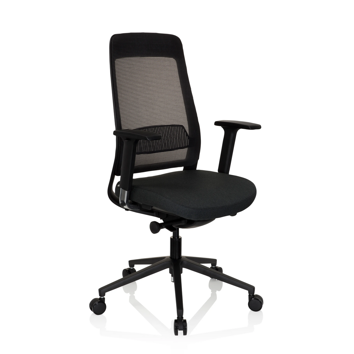 Schwarzer Profi-Bürostuhl CHIARO T1 BLACK mit Netzrücken und Fußkreuz mit fünf Rollen von hjh OFFICE – 360-Grad-Ansicht (schräge Frontansicht 40°)