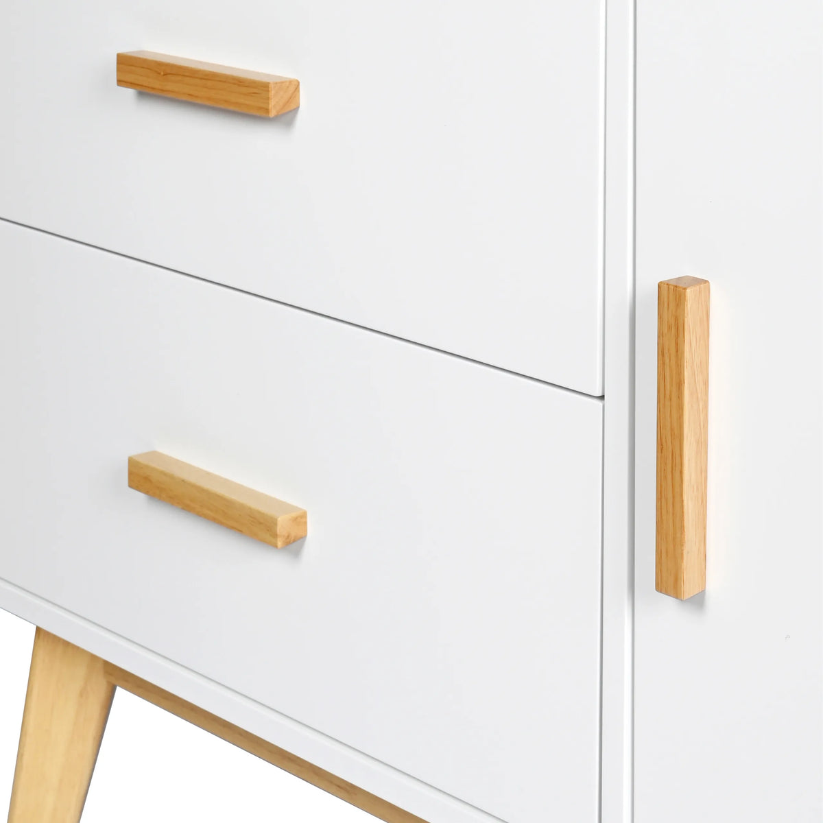White fronts with light wood handles of the Sideboard TAROLO by hjh LIVING