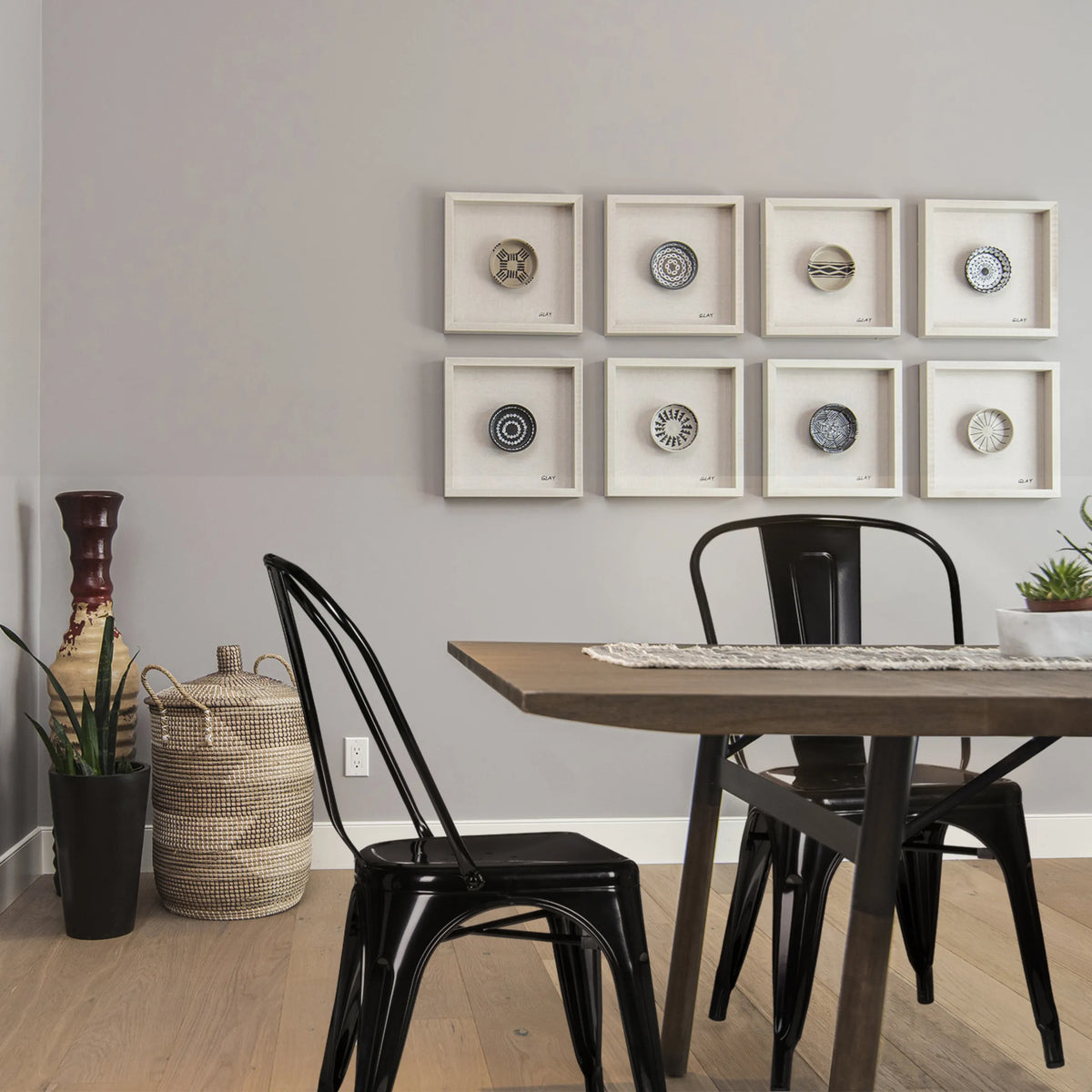Black metal Bistro chairs VANTAGGIO COMFORT at a wooden table by hjh OFFICE