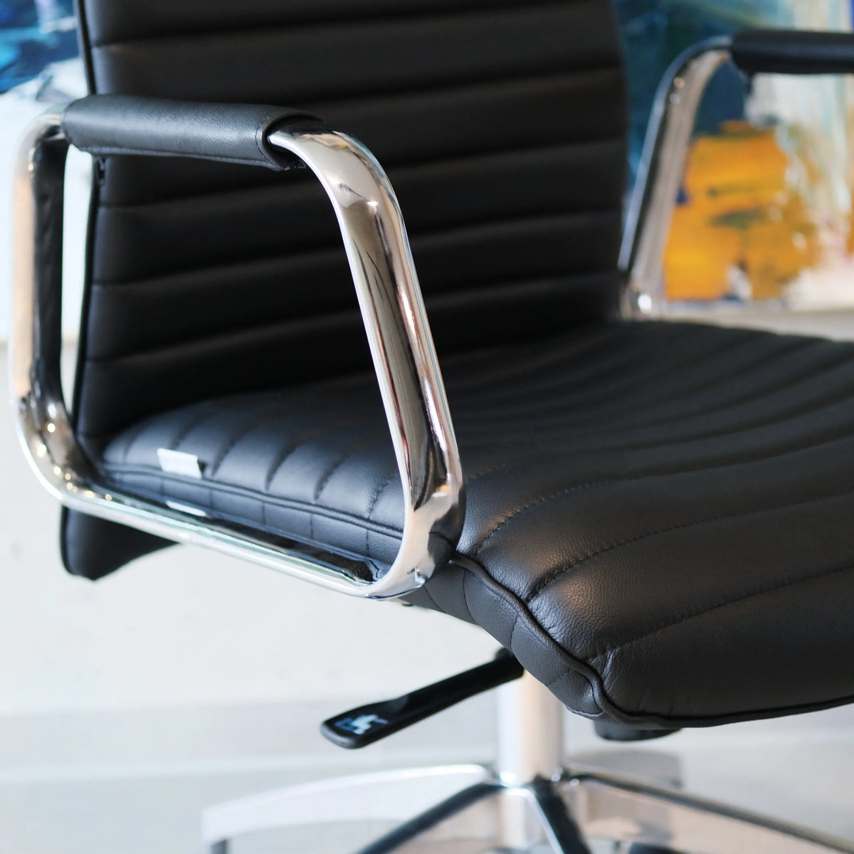 Chrome-finished armrest with black padded cover of the Luxury Executive Chair ASPERA 20 by hjh OFFICE