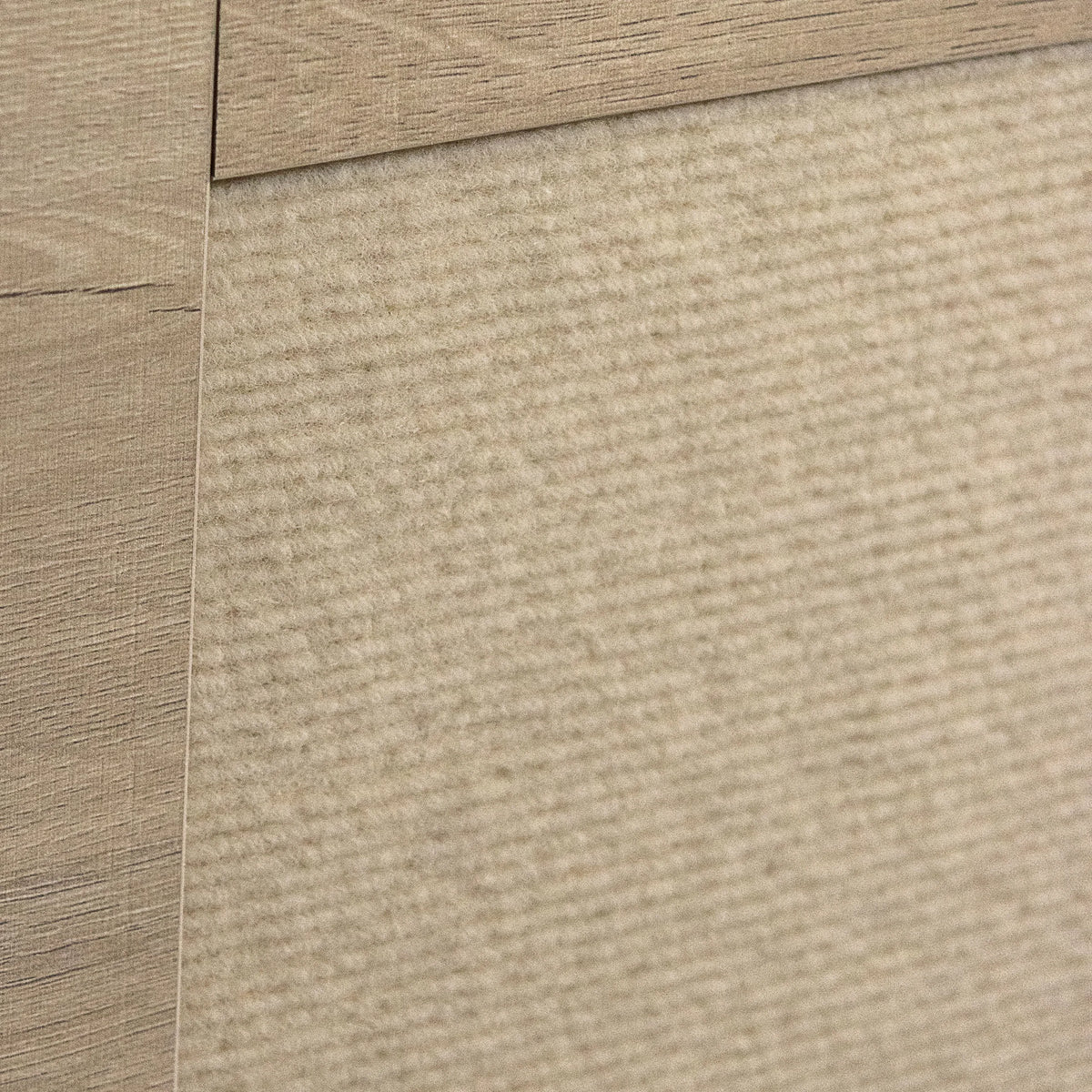 Material view of the oak wood surface and the felt cover of the KITTY PAWBOX 1 cat house by hjh LIVING