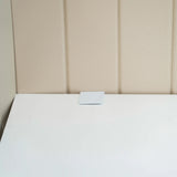 White bracket for attaching the FLEXMIUT ROLL table partition to a white tabletop by hjh OFFICE
