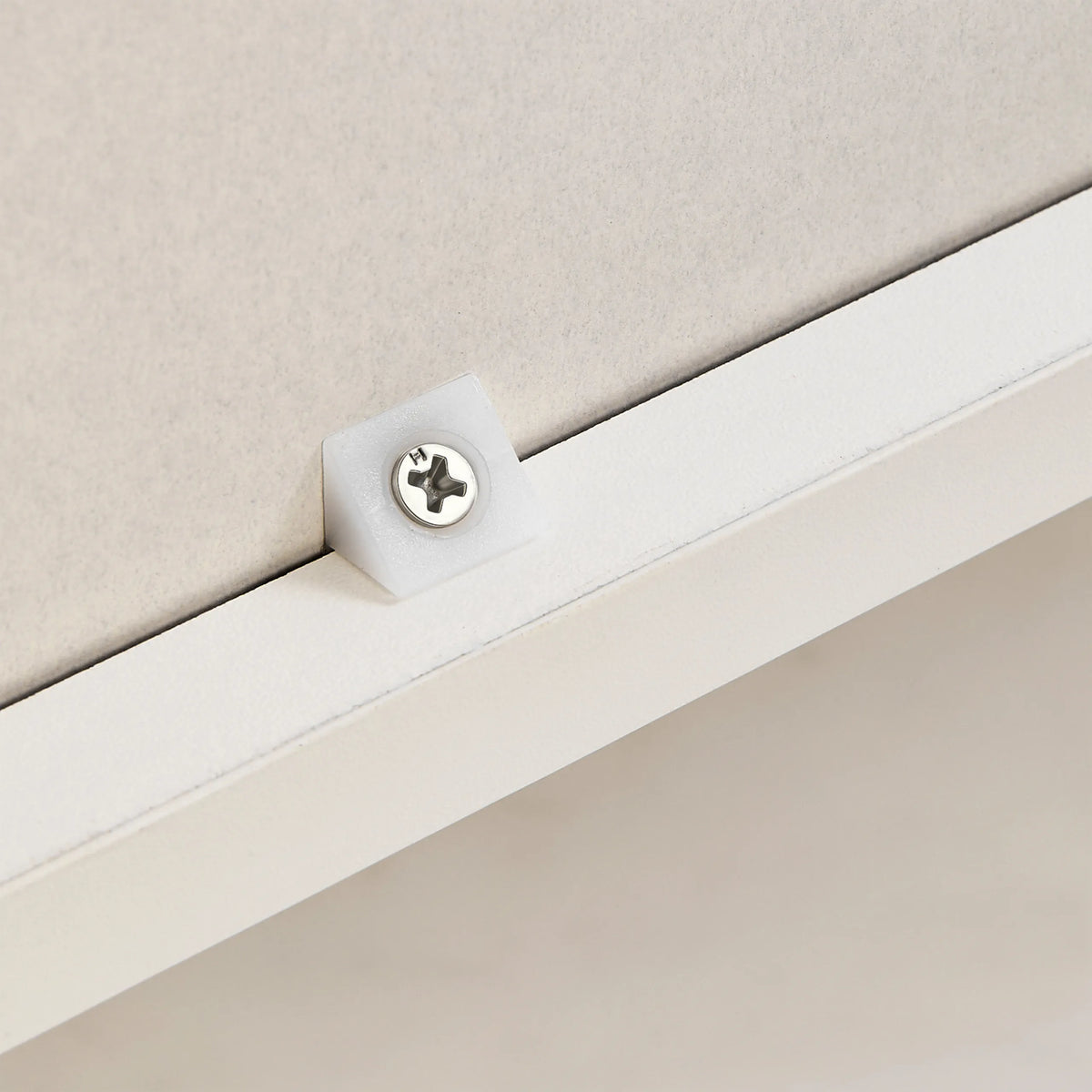 Screw fastening on the white housing edge of the Hjelle K chest of drawers by hjh LIVING
