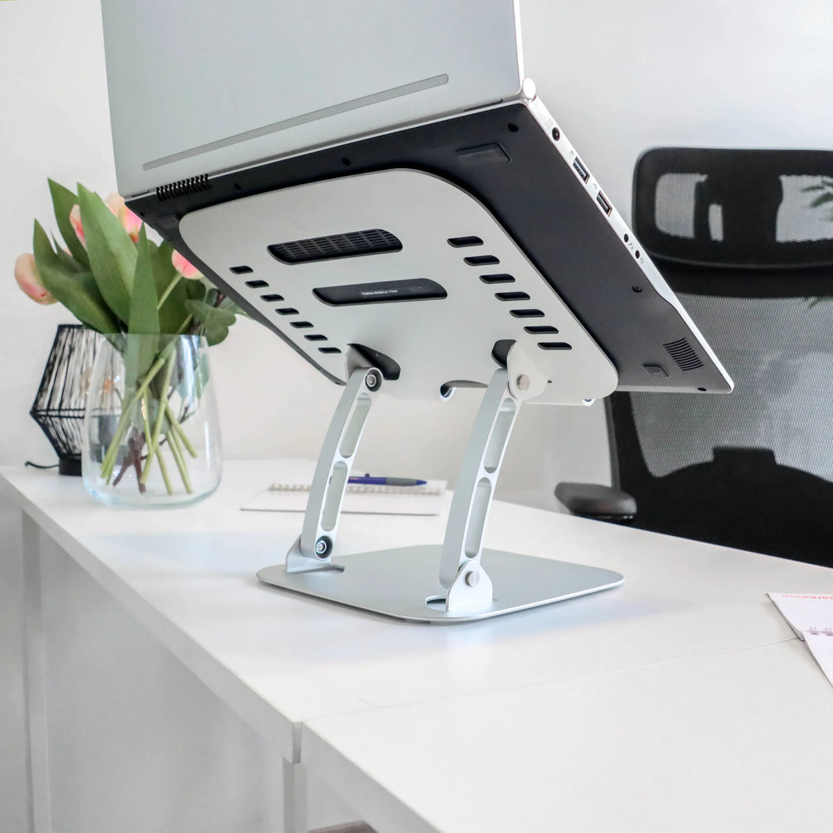 Silver stand of the Pad LAPTOP STAND by hjh OFFICE