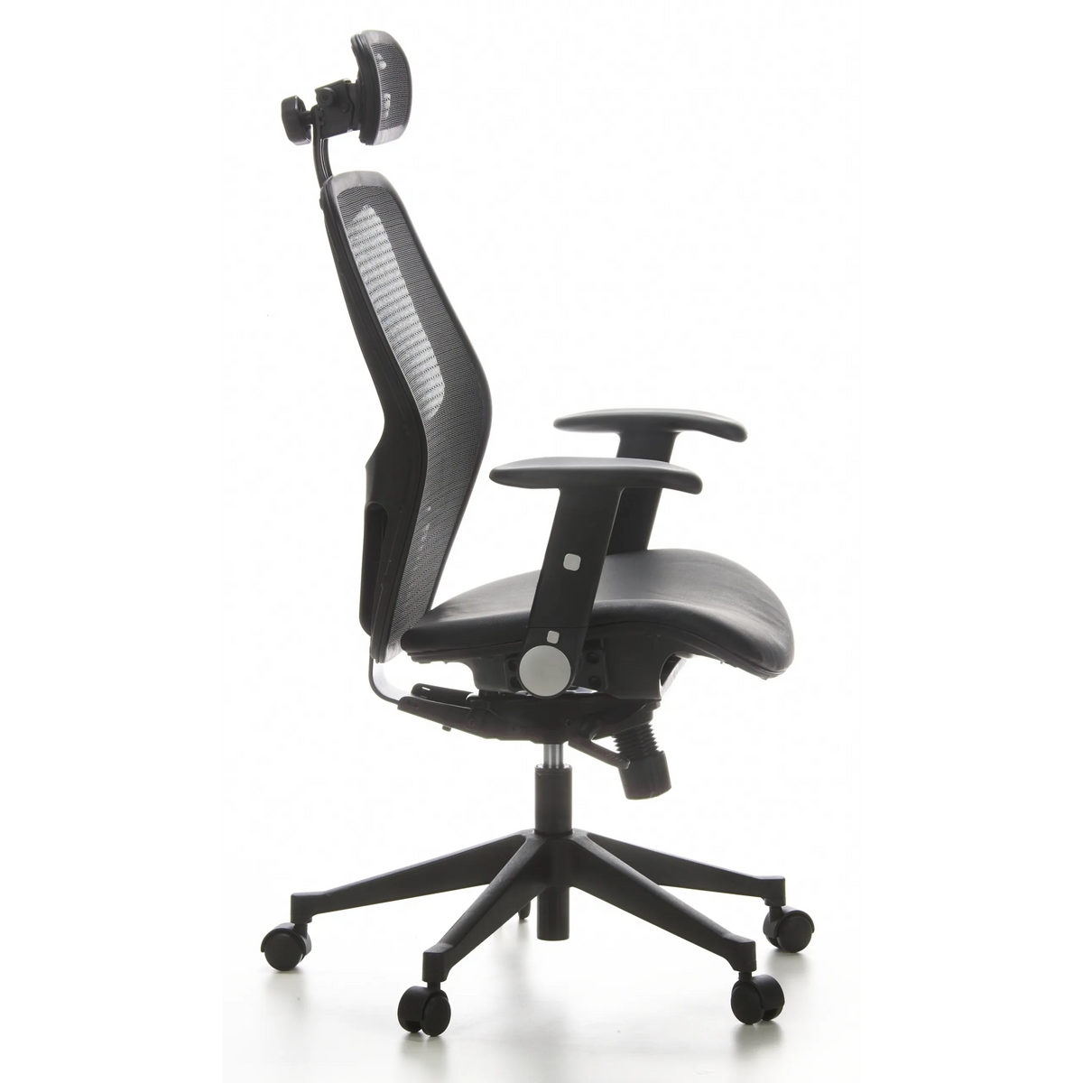 Black Professional Office ChAIR-PORT with mesh back, leather seat and five-caster base by hjh OFFICE – 360-degree view (side profile 80°)
