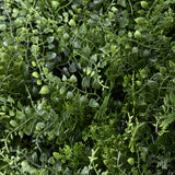 Green leaves of the LEAFLUXE 2 plant mat by hjh LIVING