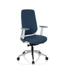 Profi-Bürostuhl CHIARO T4 WHITE mit blauem Stoffbezug, grauen Armlehnen und silbernem Fußkreuz von hjh OFFICE