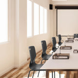 Vierfußstuhl T36 V in Schwarz in einer Reihe an einem weißen Konferenztisch von hjh OFFICE