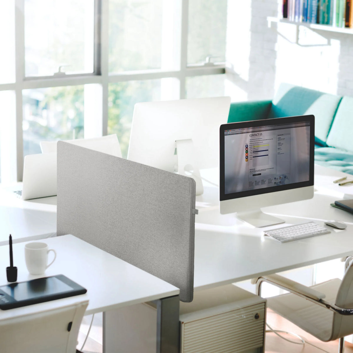 Light grey heather table partition FLEXMIUT D 120 with 120 cm width on a white desk by hjh OFFICE